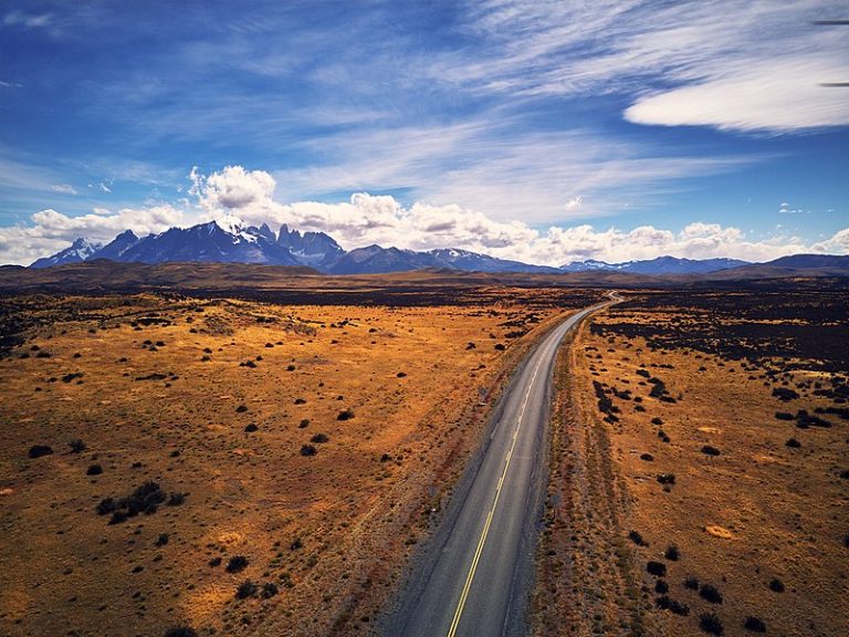 800px-Patagonia_road_(26355577258)